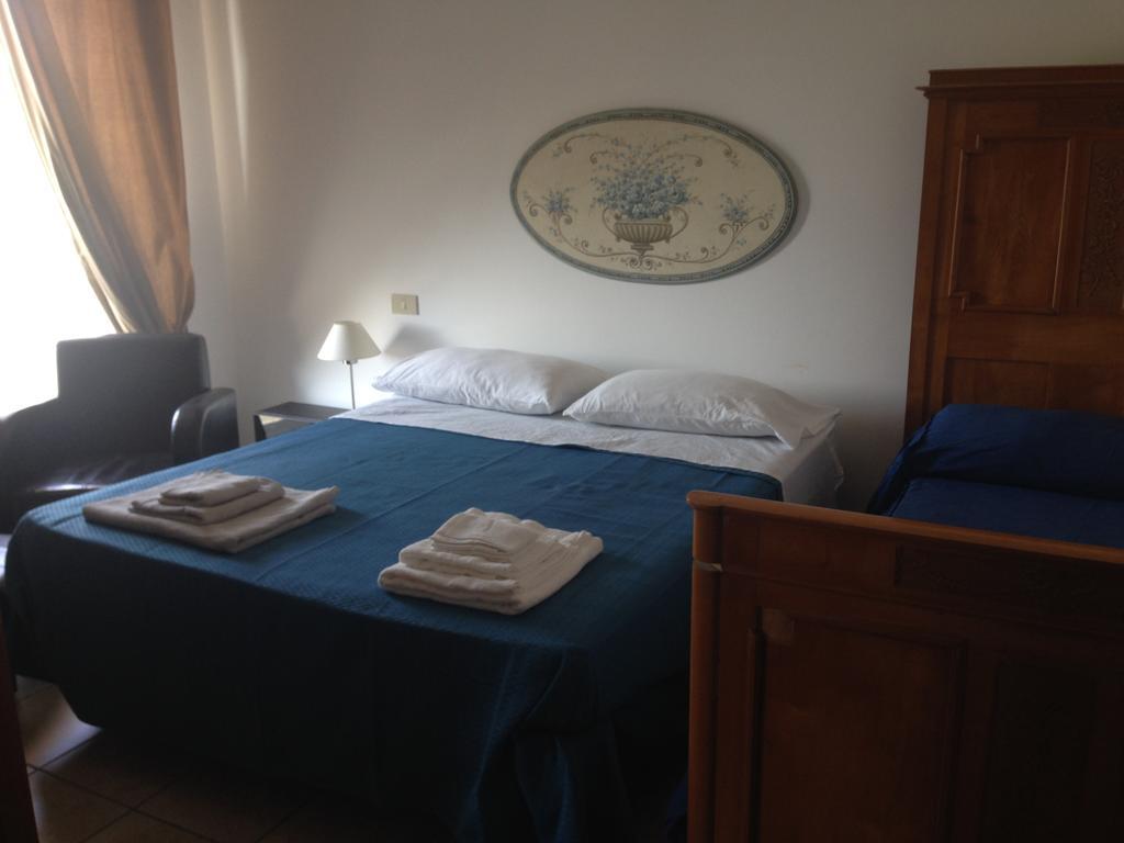 Residence Mareblu Barcellona-Pozzo di Gotto Chambre photo
